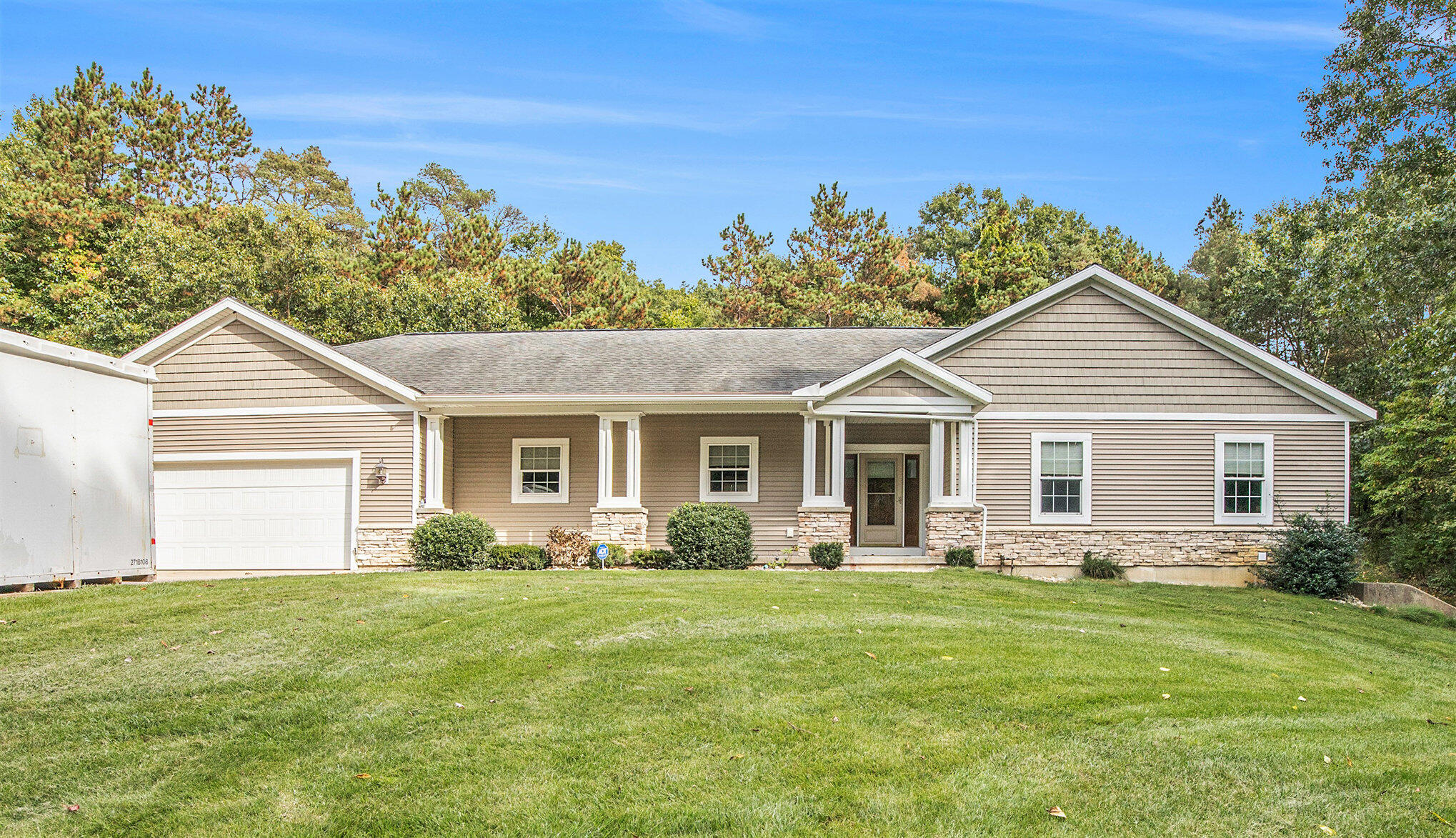 7801 Cascade Road Southeast Grand Rapids, MI 49546 - Photo 3 of 33 003_7801_cascade-70_0