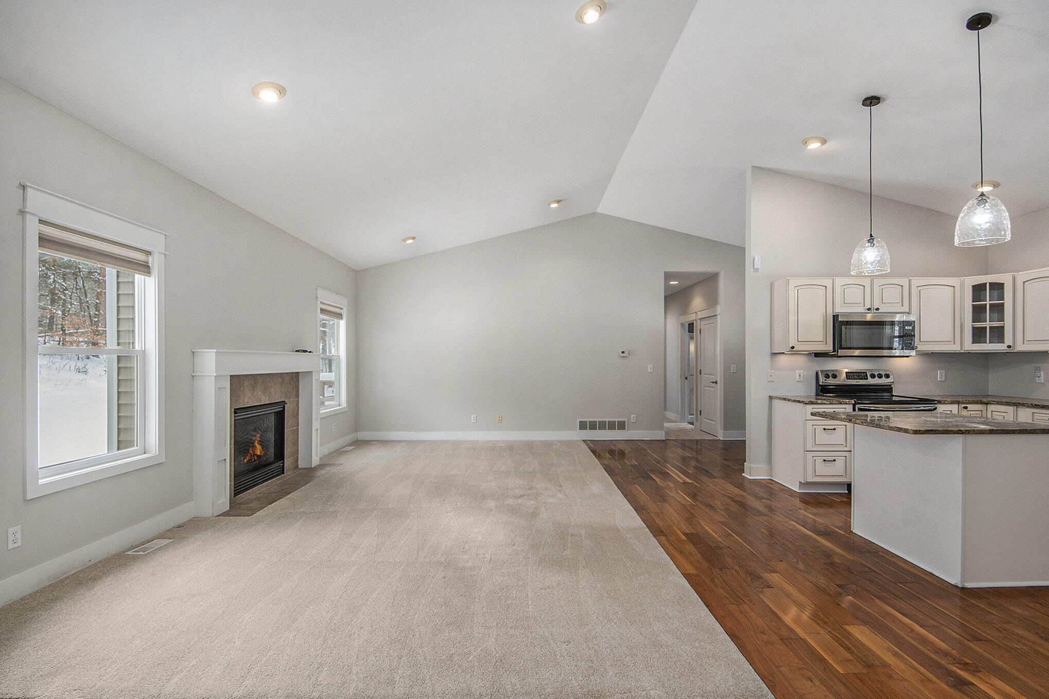 7801 Cascade Road Southeast Grand Rapids, MI 49546 - Photo 6 of 33 002_img_3476__123