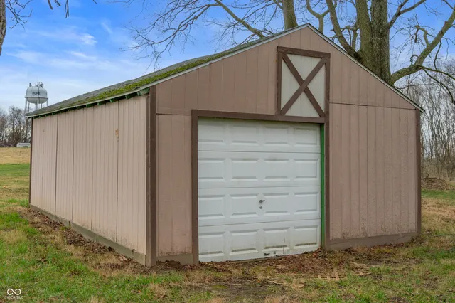 $284,900 | 10021 North State Road 9, Hope, IN 47246