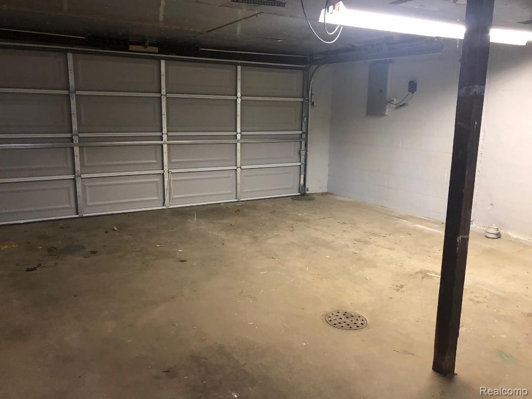 1966 Imlay City Road Lapeer, MI 48446 - Photo 24 of 34 garage.jpg
