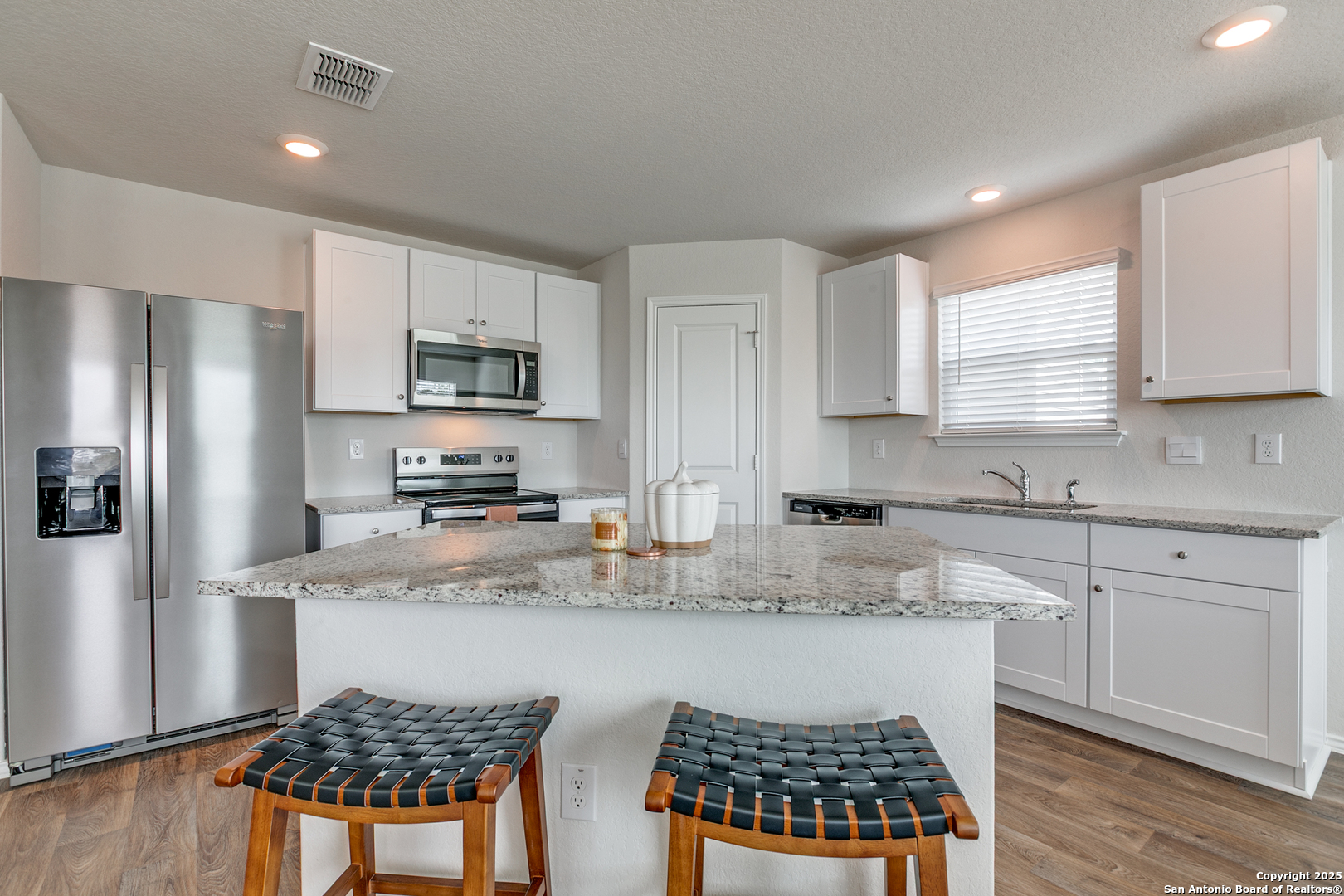 11626 Lavendale Spur San Antonio, TX 78245 - Photo 4 of 25