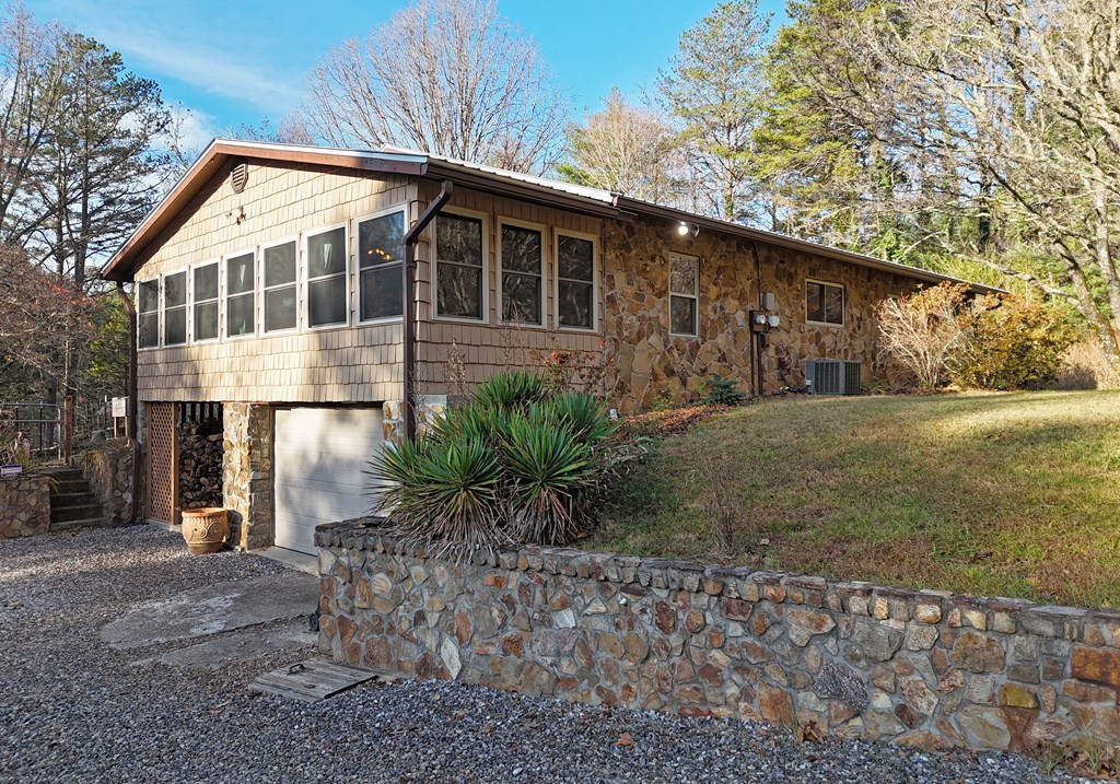 370 Rass Dover Road Blairsville, GA 30512 - Photo 5 of 55 Gallery Image 5