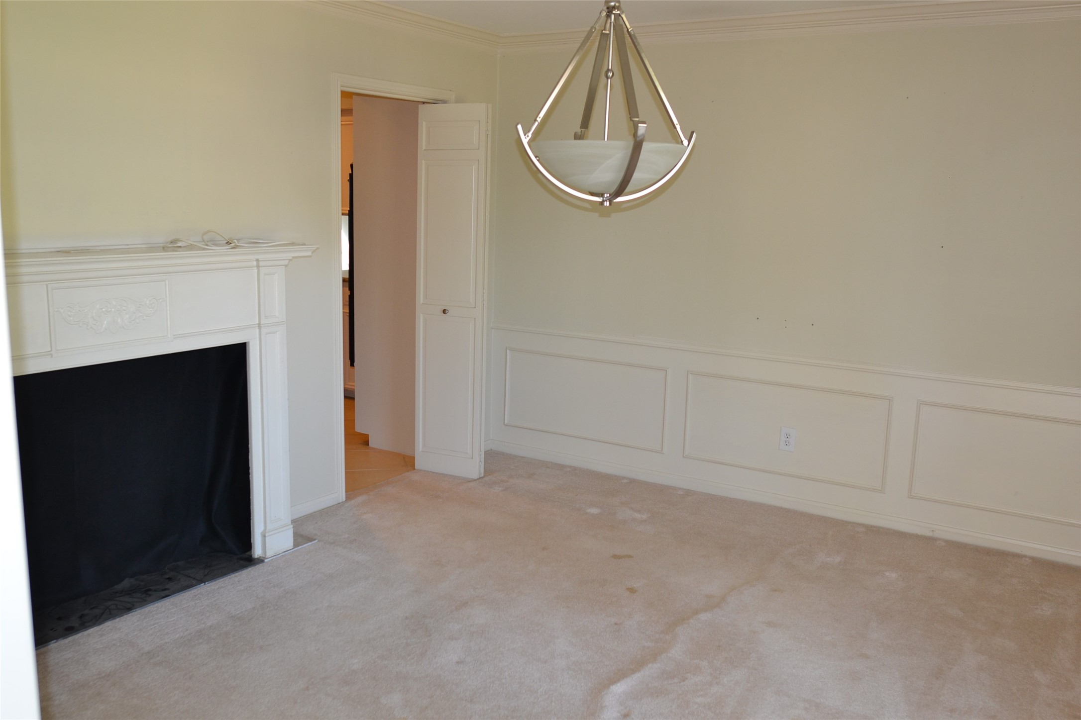 1223 Longledge Drive Seabrook, TX 77586 - Photo 22 of 49 a view of a livingroom with a staircase and a chandelier
