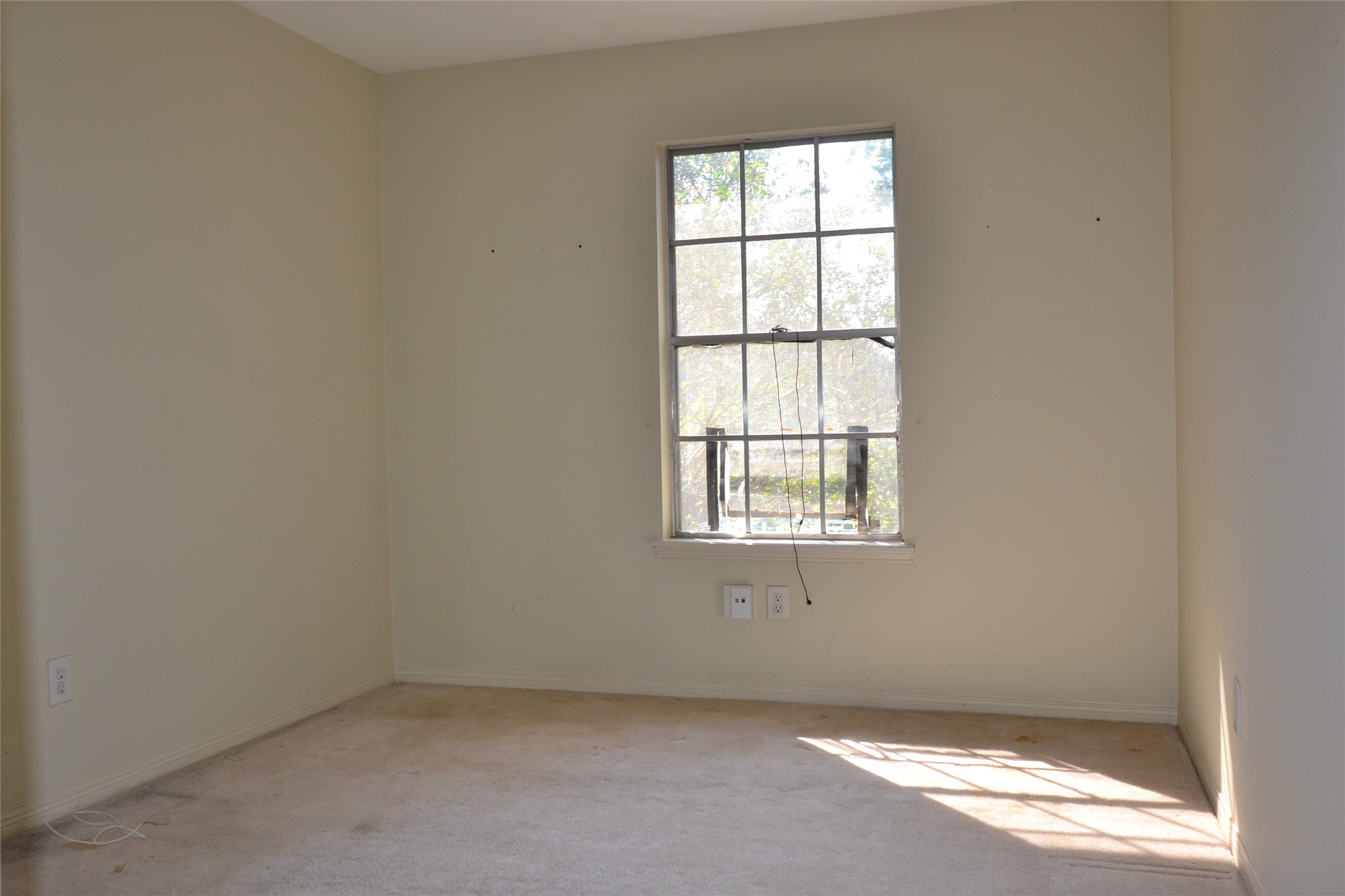 1223 Longledge Drive Seabrook, TX 77586 - Photo 26 of 49 an empty room with a window