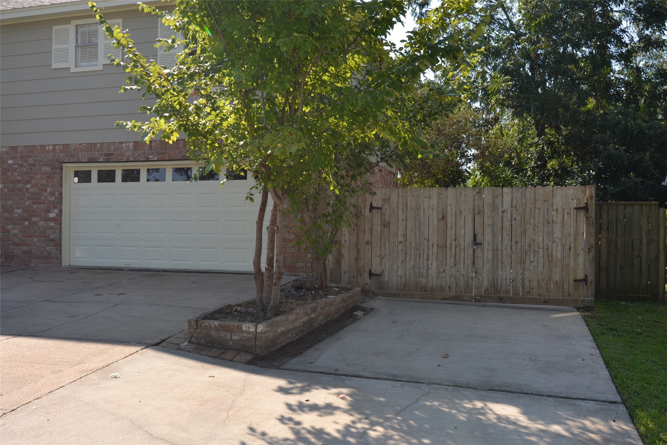 1223 Longledge Drive Seabrook, TX 77586 - Photo 6 of 49 a view of a backyard