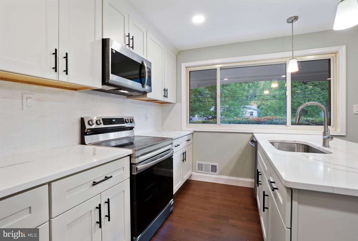 807 Lowander Lane Silver Spring, MD 20901 - Photo 15 of 45 White Wood Cabinet