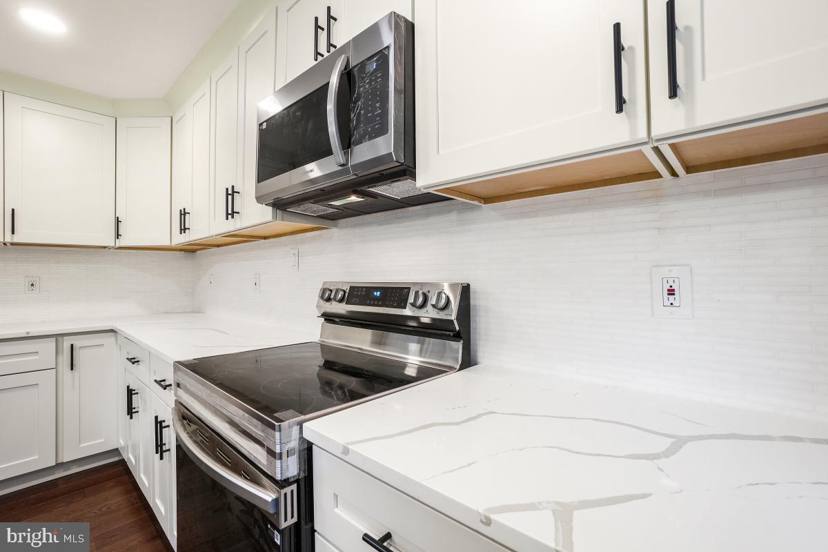 807 Lowander Lane Silver Spring, MD 20901 - Photo 18 of 45 Ceramic Tile Backsplash