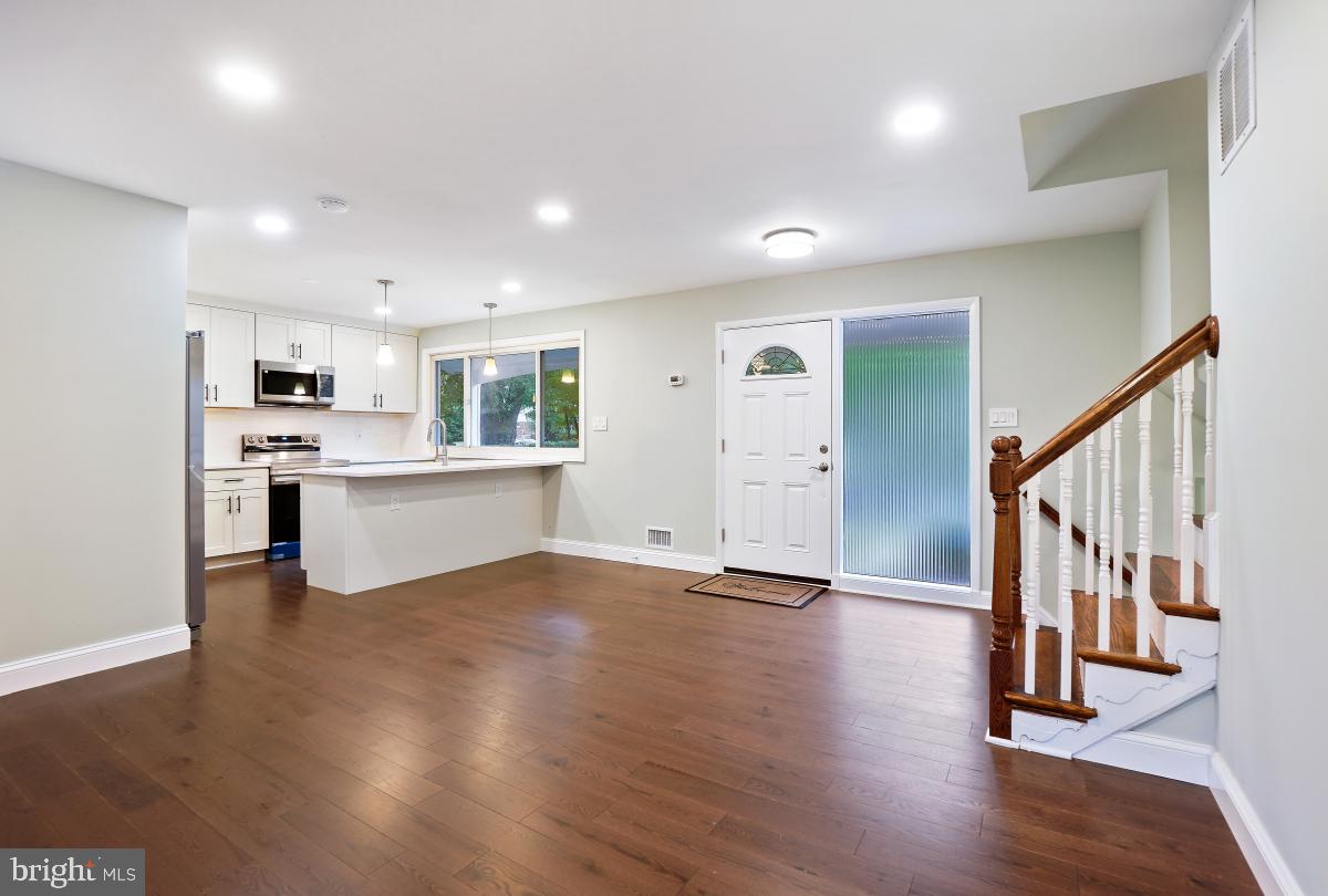 807 Lowander Lane Silver Spring, MD 20901 - Photo 5 of 45 Interior General