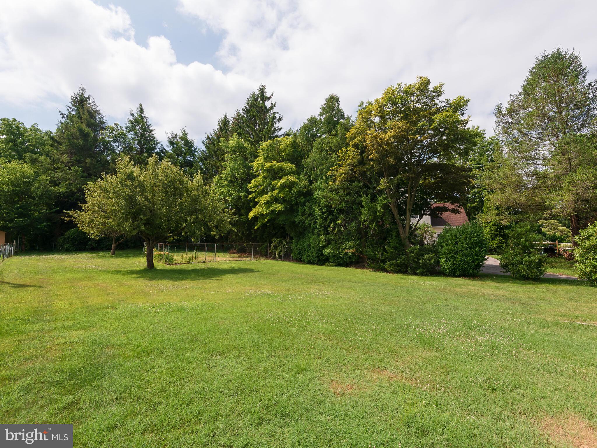 365 Sugartown Road Wayne, PA 19087 - Photo 3 of 46 Huge Back Yard