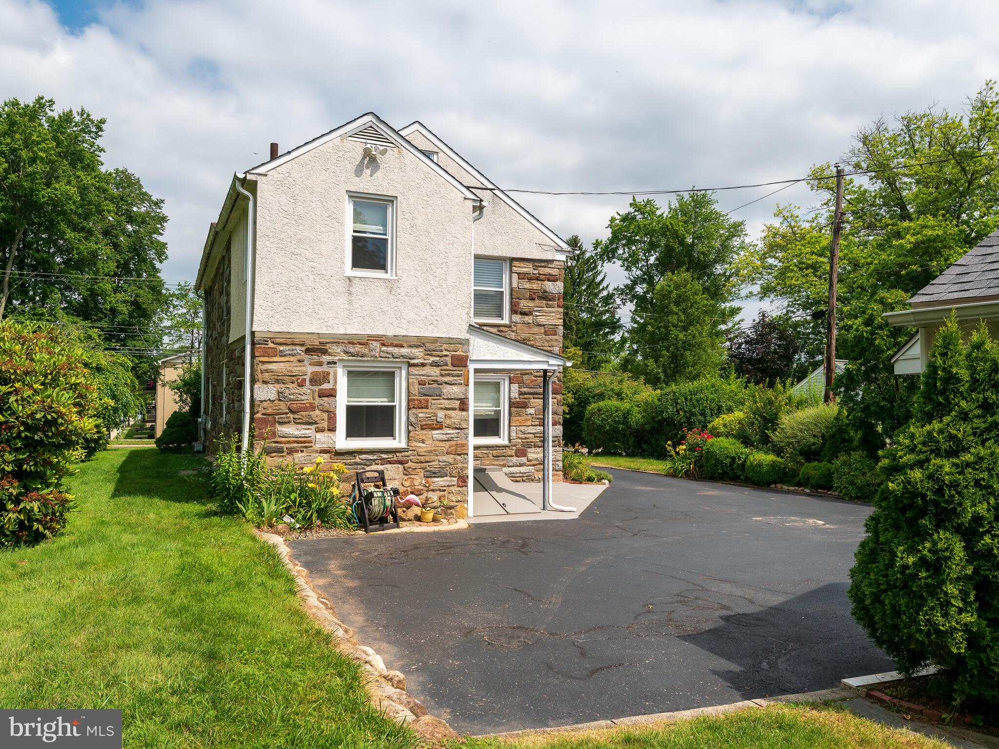 365 Sugartown Road Wayne, PA 19087 - Photo 42 of 46 Lots of off-road parking