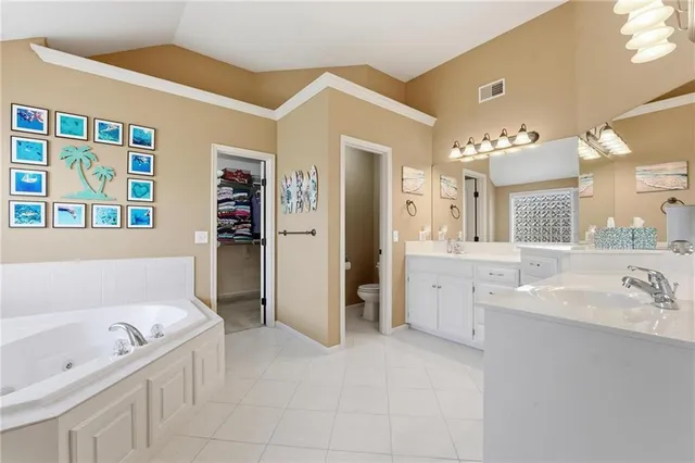 $570,000 | 9407 North Laurel Avenue, Kansas City, MO 64157