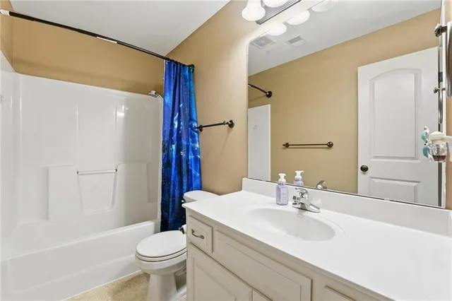 $570,000 | 9407 North Laurel Avenue, Kansas City, MO 64157