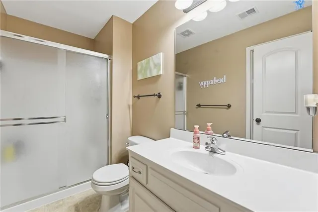 $570,000 | 9407 North Laurel Avenue, Kansas City, MO 64157