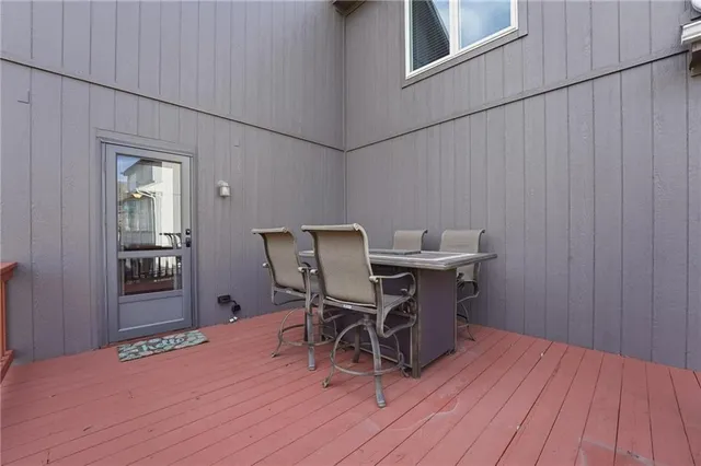 $570,000 | 9407 North Laurel Avenue, Kansas City, MO 64157