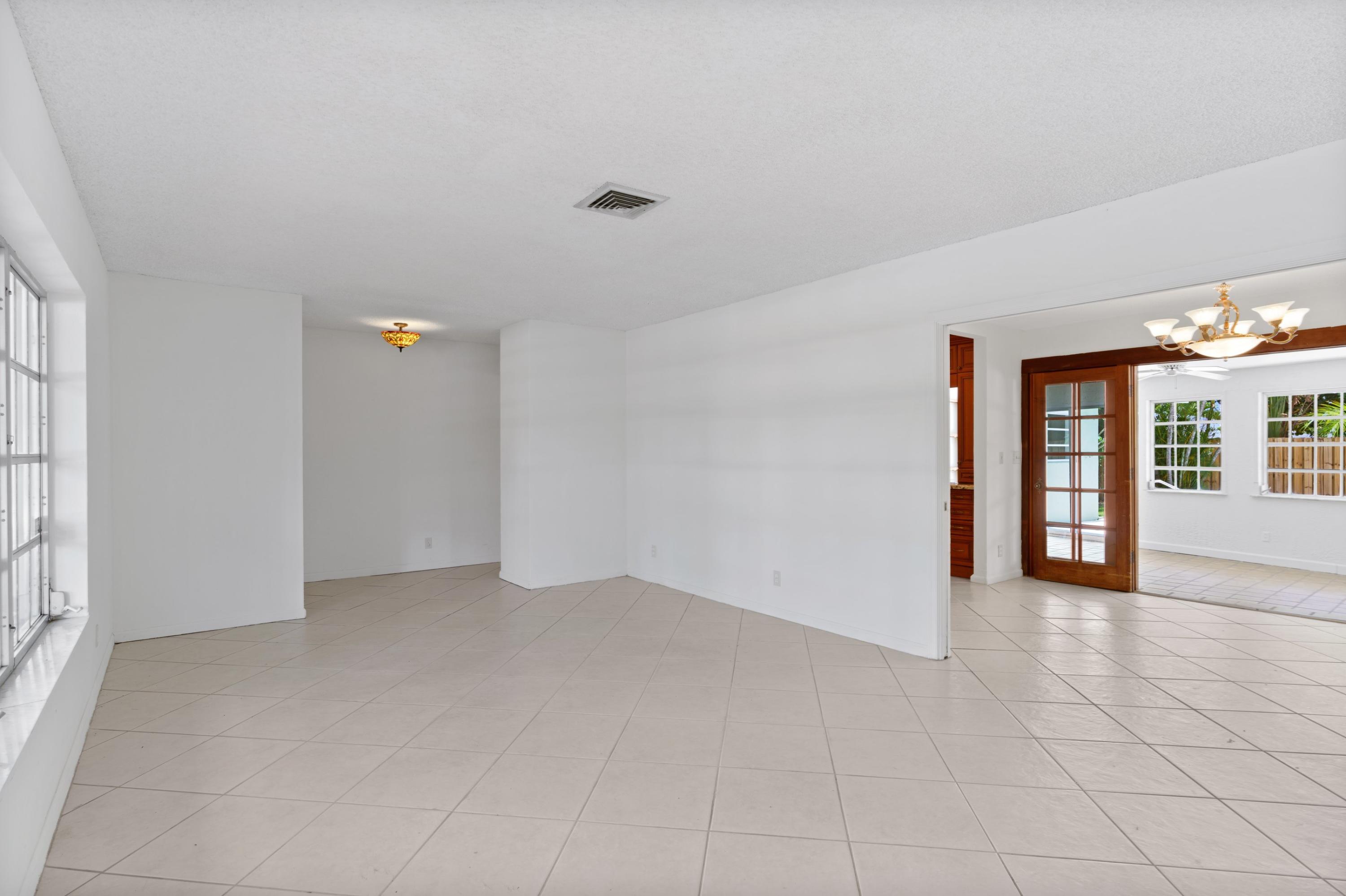 700 Southwest 9th Avenue Boca Raton, FL 33486 - Photo 10 of 29 Foyer