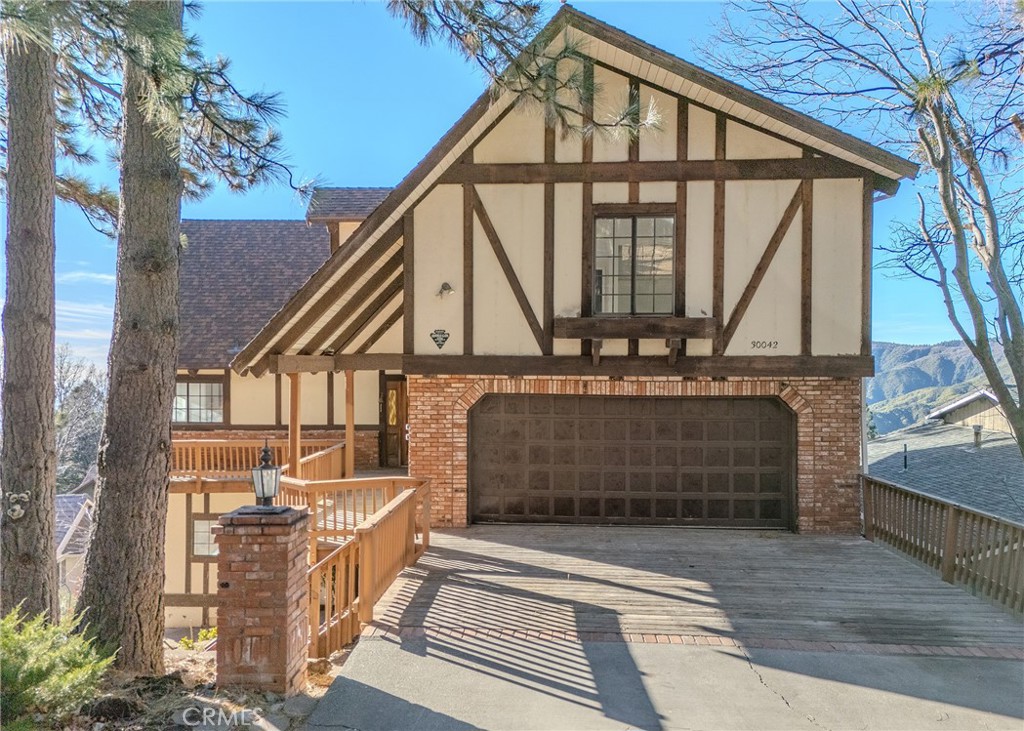 a view of entryway with a front door