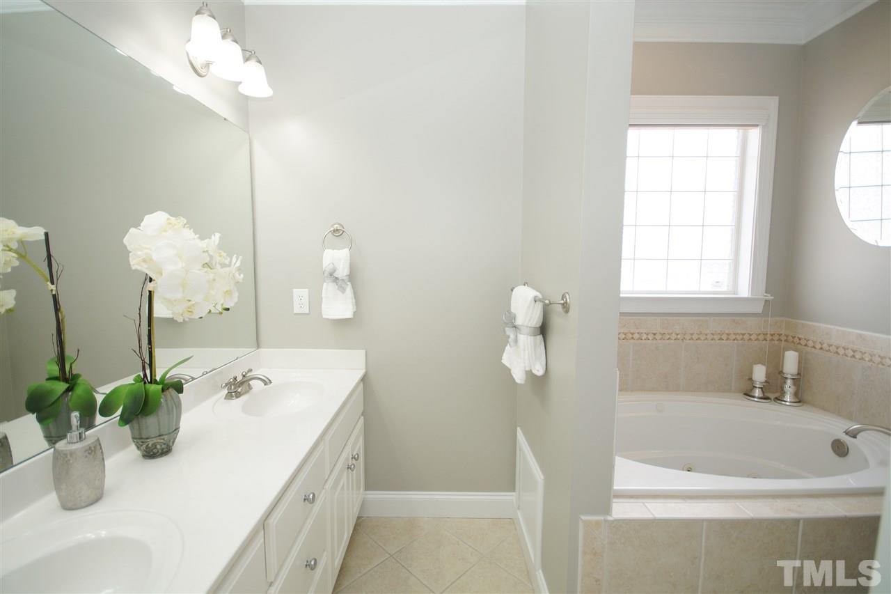 1013 Newburgh Circle Raleigh, NC 27603 - Photo 13 of 25 Gallery Image 13