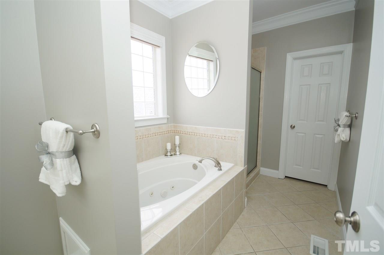 1013 Newburgh Circle Raleigh, NC 27603 - Photo 14 of 25 Gallery Image 14