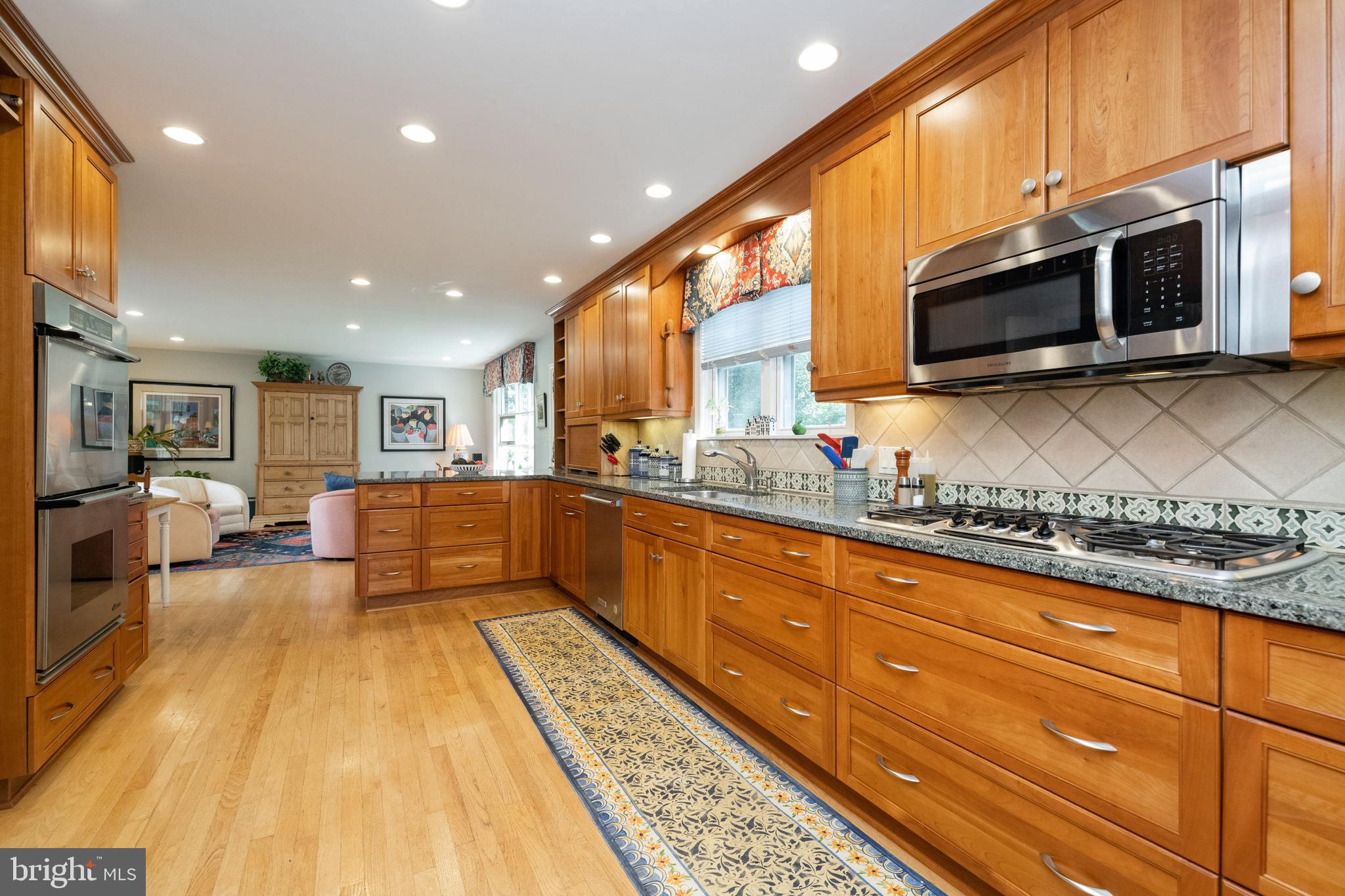 805 Stoneleigh Road Baltimore, MD 21212 - Photo 12 of 38