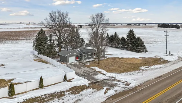 $199,900 | 2480 Highway 30, De Witt, IA 52742