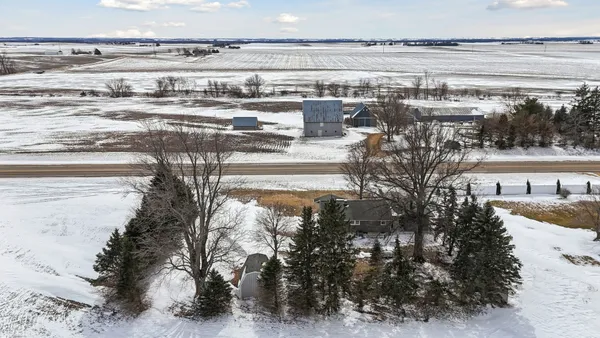 $199,900 | 2480 Highway 30, De Witt, IA 52742