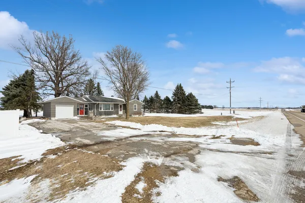 $199,900 | 2480 Highway 30, De Witt, IA 52742
