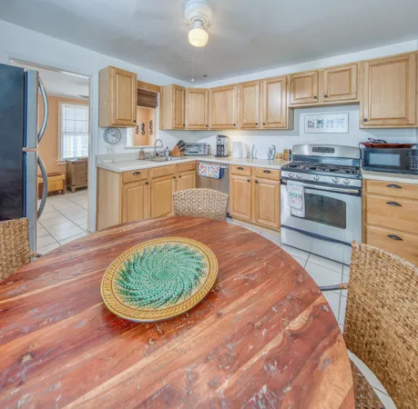 $2,200 | 320 North J Street, Unit 1, Lake Worth Beach, FL 33460