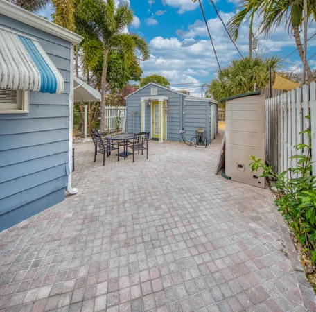 $2,200 | 320 North J Street, Unit 1, Lake Worth Beach, FL 33460