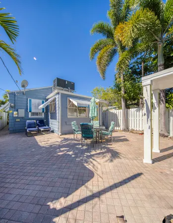 $2,200 | 320 North J Street, Unit 1, Lake Worth Beach, FL 33460