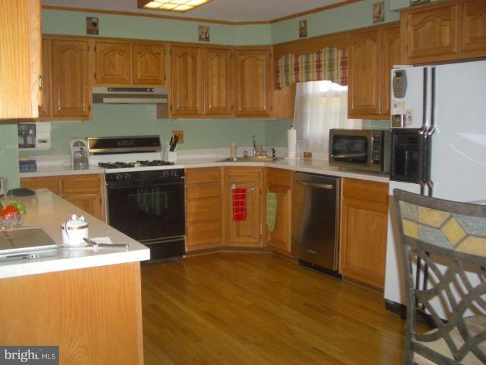 12004 Brandywine Road Clinton, MD 20735 - Photo 5 of 25 Kitchen