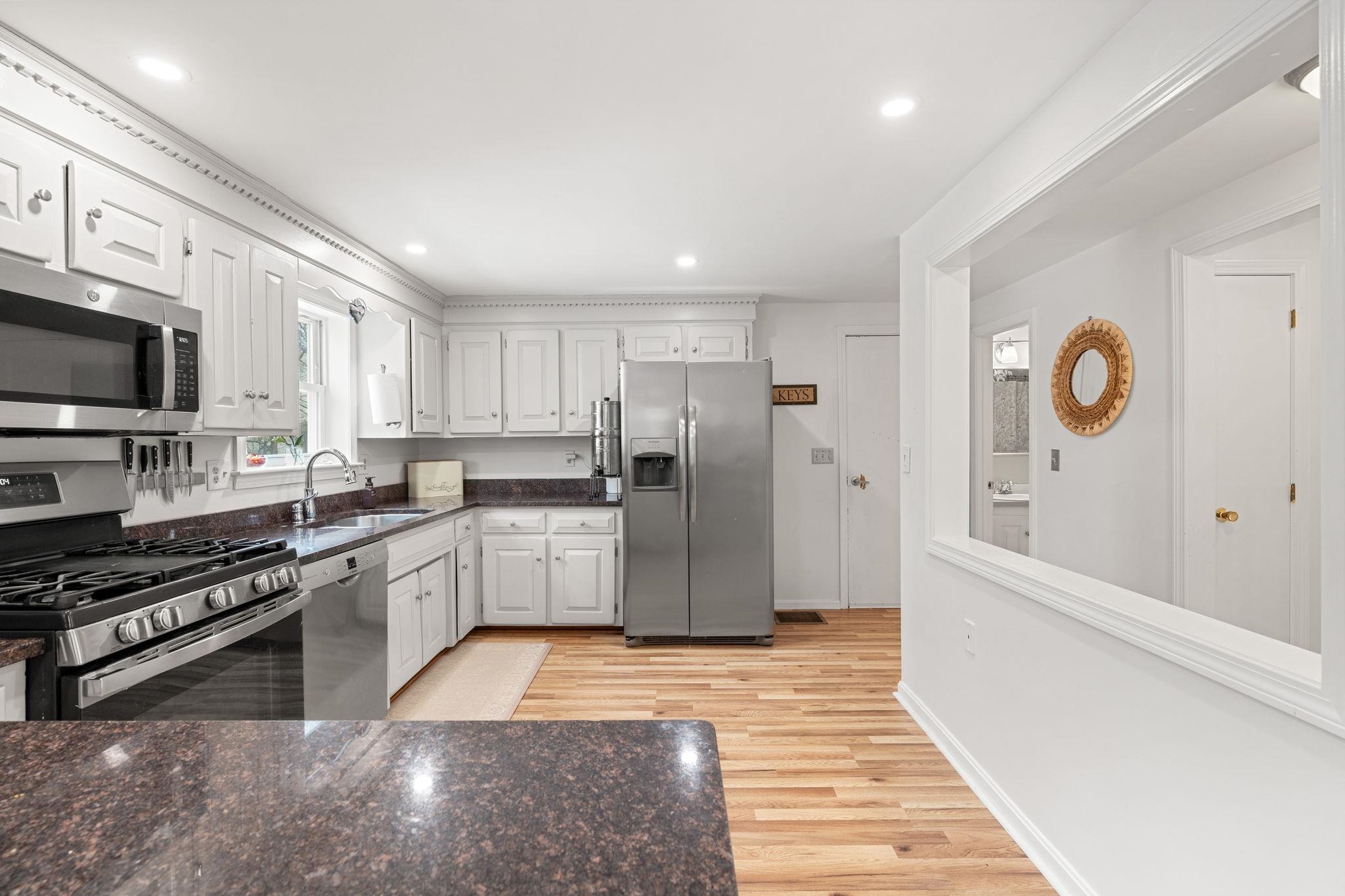 17 Custom Street Nashua, NH 03062 - Photo 9 of 42