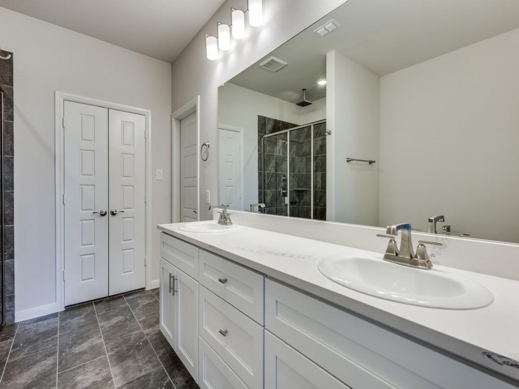 1844 Rosedale Avenue Van Alstyne, TX 75495 - Photo 10 of 24 Plenty of room for two in this wonderful owner's bath.