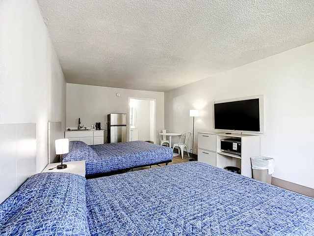 $950 | 4645 North Socrum Loop Road, Unit 101, Lakeland, FL 33809