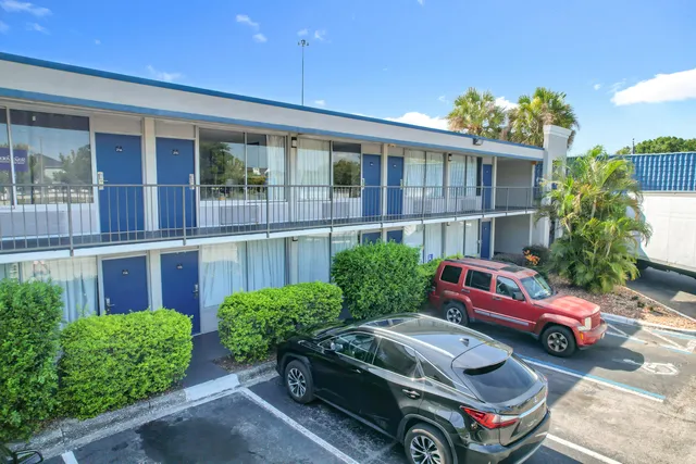 $950 | 4645 North Socrum Loop Road, Unit 101, Lakeland, FL 33809