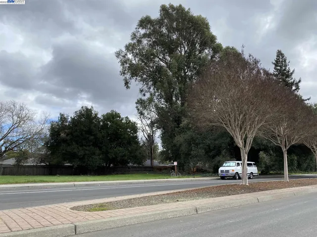 $2,400,000 | 1698 D Street, Napa, CA 94559