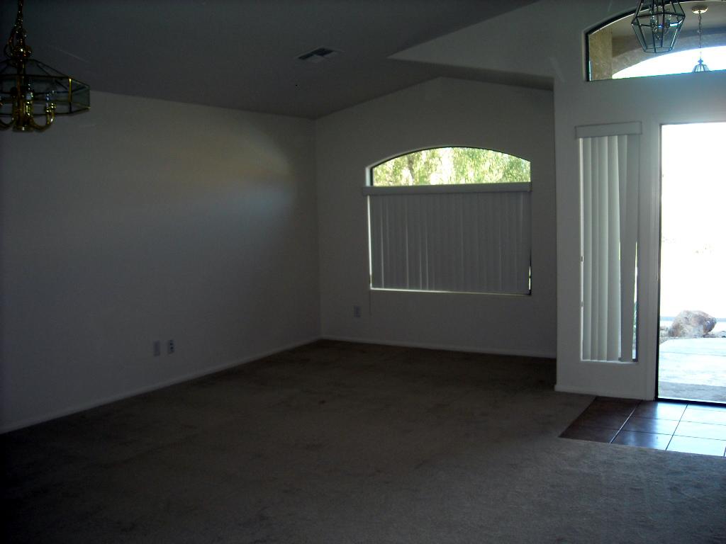 2233 West Peak View Road Phoenix, AZ 85085 - Photo 3 of 12 Living room