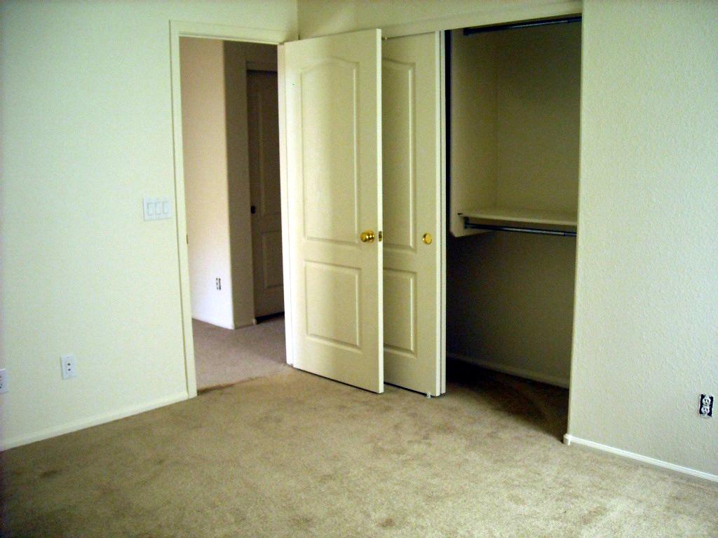 2233 West Peak View Road Phoenix, AZ 85085 - Photo 9 of 12 Bedroom III