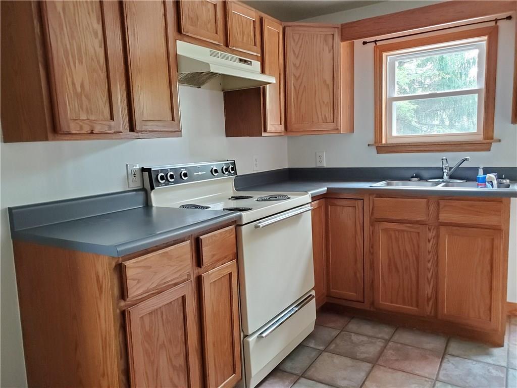 861 New Castle Road Slippery Rock, PA 16057 - Photo 5 of 22 Oak kitchen with ceramic tile floors.