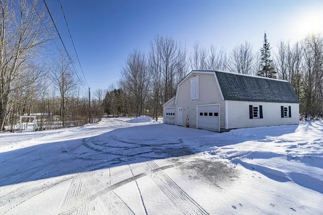 $349,500 | 1568 Essex Street, Bangor, ME 04401