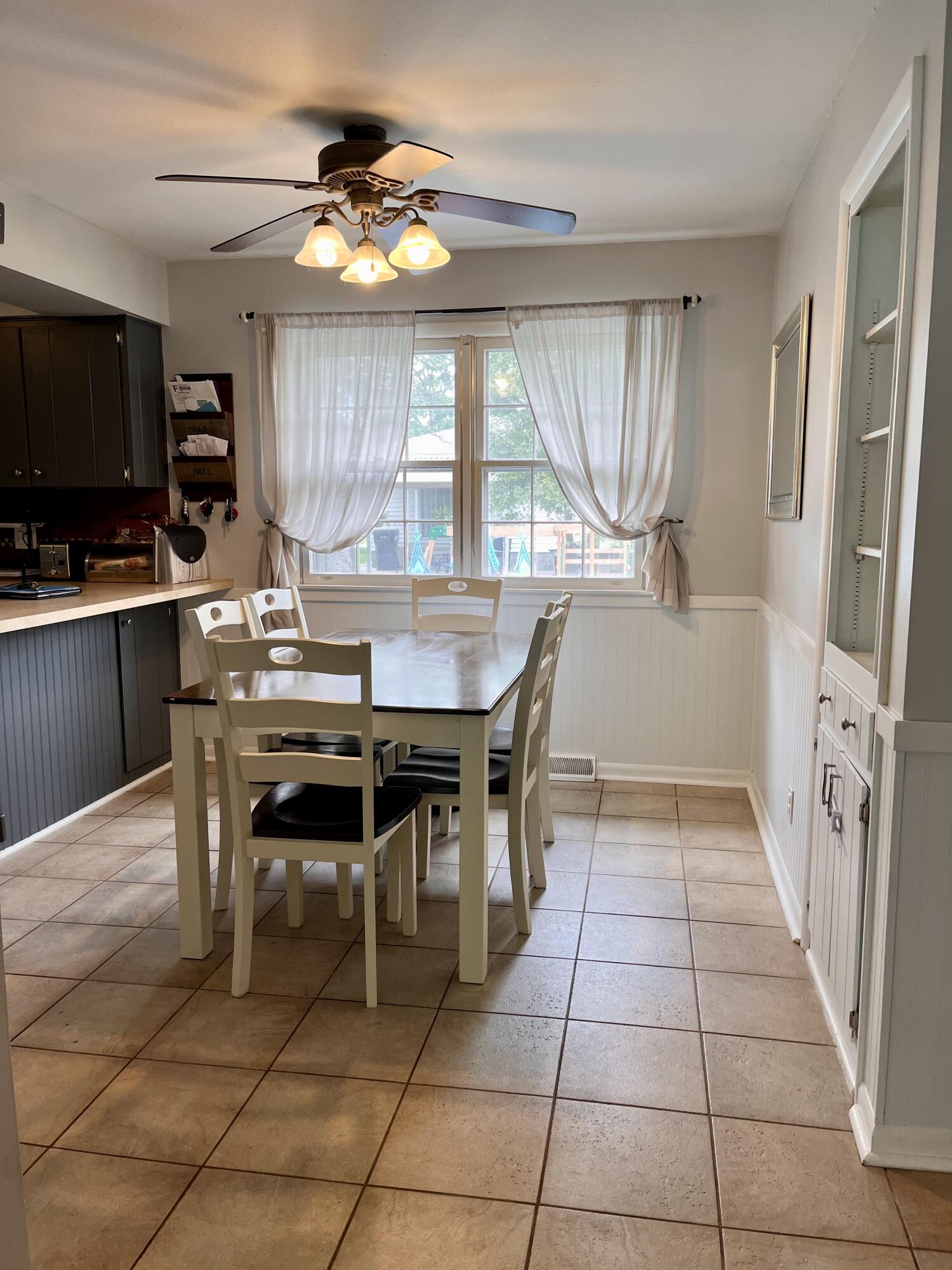 1421 Haverhill Road Muskegon, MI 49441 - Photo 8 of 57 EB0A292F-7FEE-4A50-8203-B8874CE78104