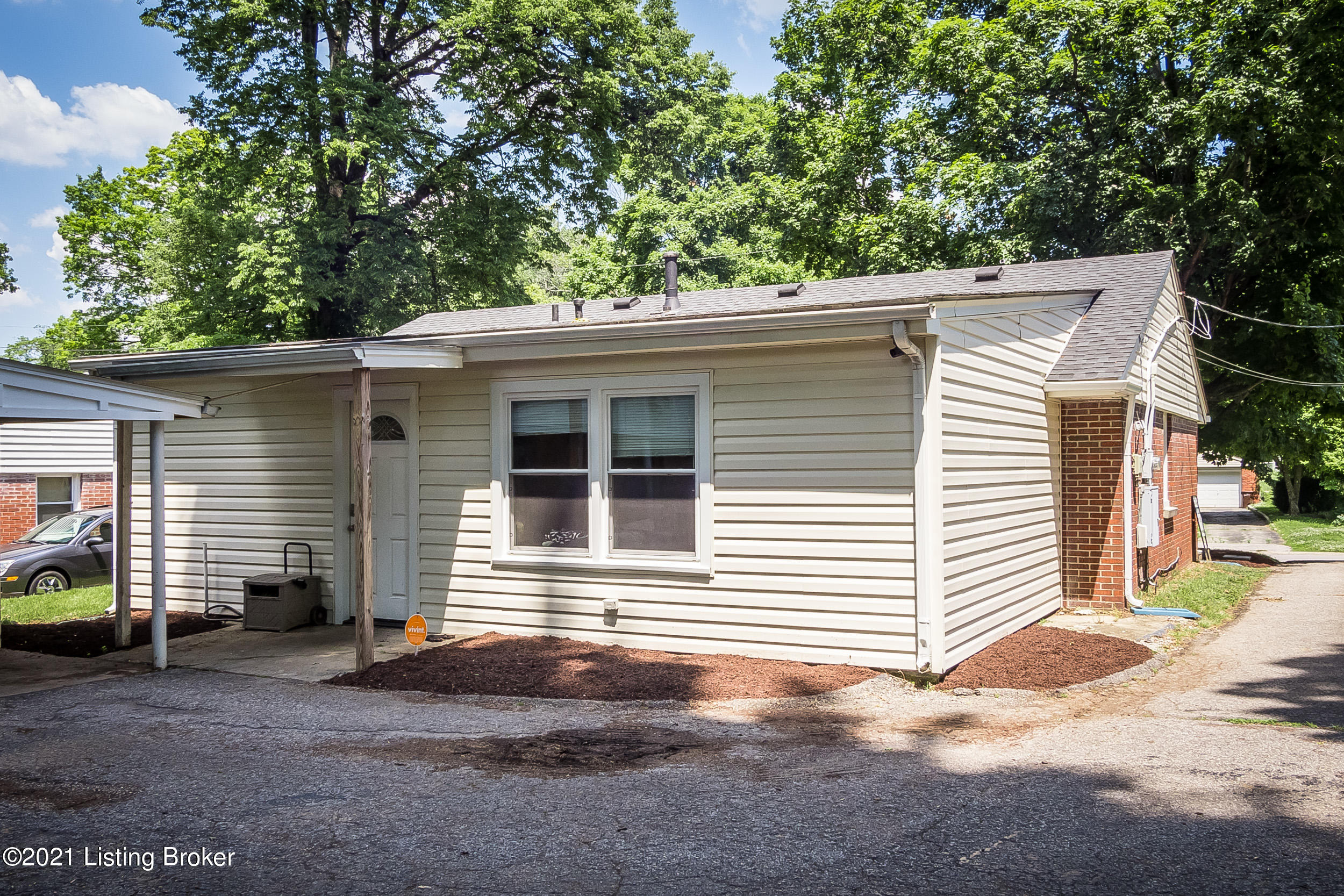 3404 Dell Road Louisville, KY 40299 - Photo 4 of 42 3404 Dell Road-04