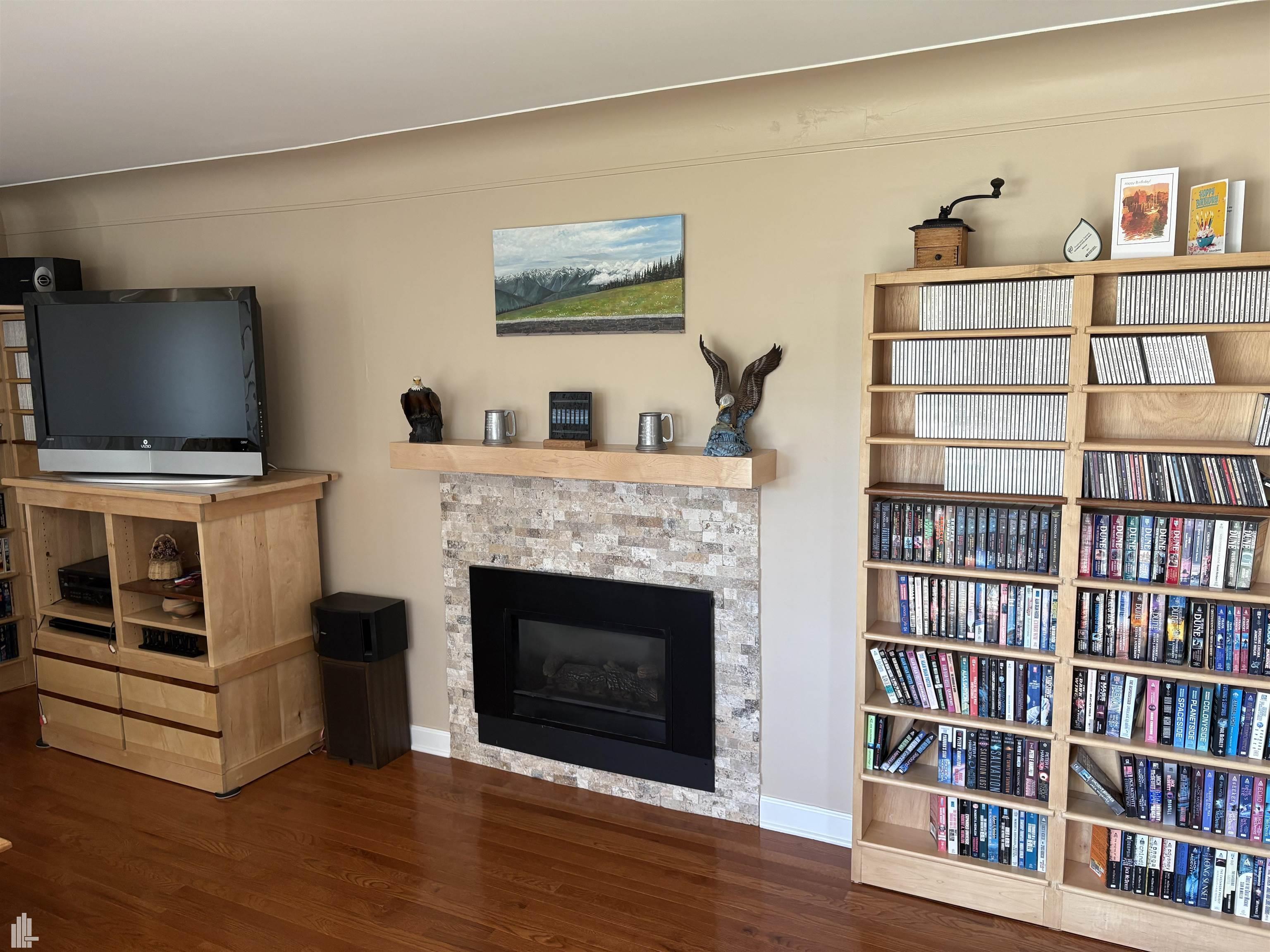 14867 21 Mile Road Utica, MI 48315 - Photo 6 of 44 Living Room