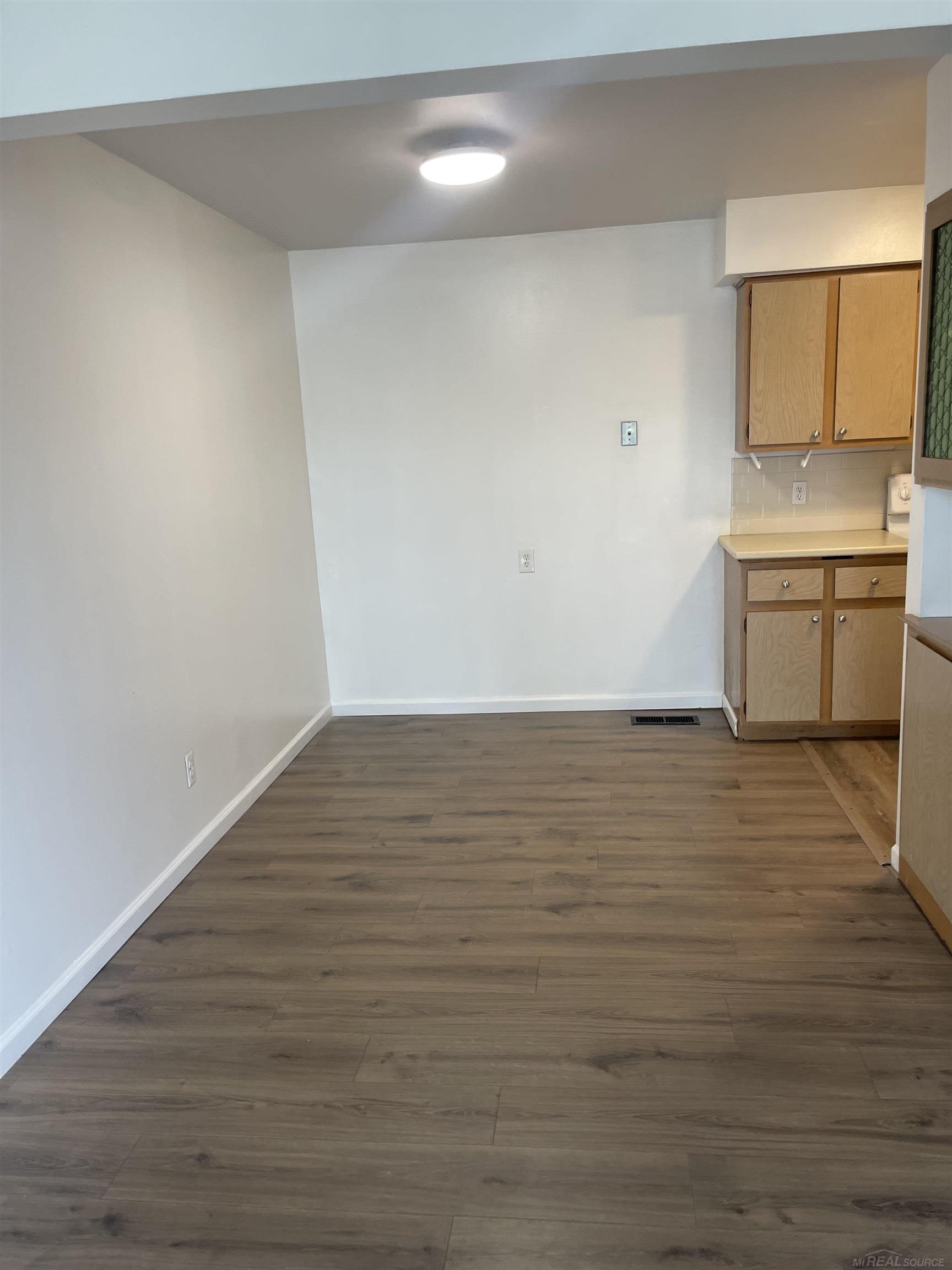 29313 Hayes Road, Unit G10 Warren, MI 48088 - Photo 6 of 13