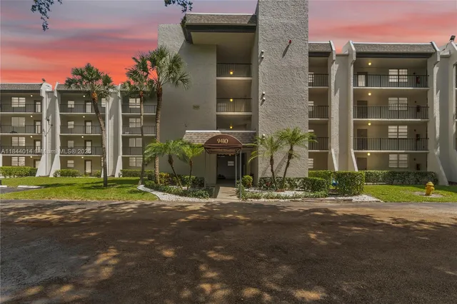 $205,000 | 9410 Poinciana Place, Unit 206, Davie, FL 33324