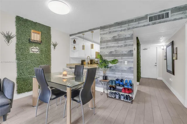 $205,000 | 9410 Poinciana Place, Unit 206, Davie, FL 33324