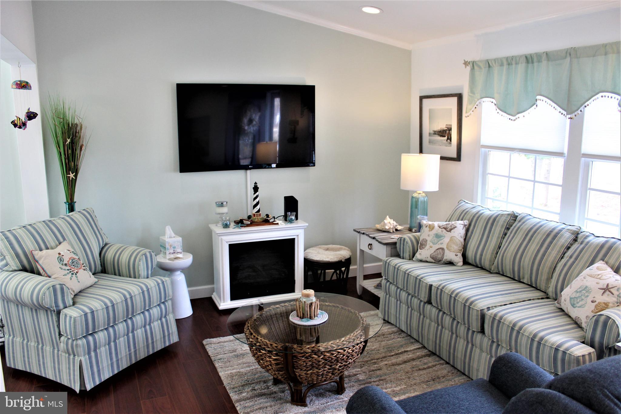 202 Windjammer Road Ocean Pines, MD 21811 - Photo 3 of 28 LR with Cortec vinyl flooring & vaulted ceilings