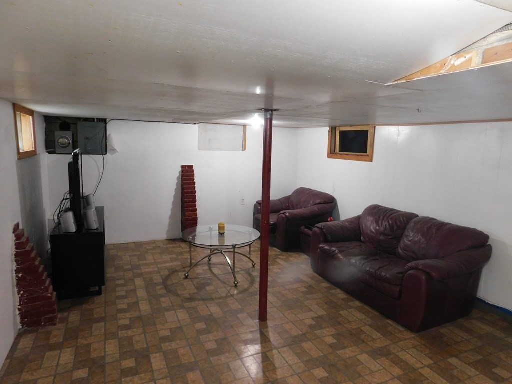 154 Orange Street Springfield, MA 01108 - Photo 28 of 35