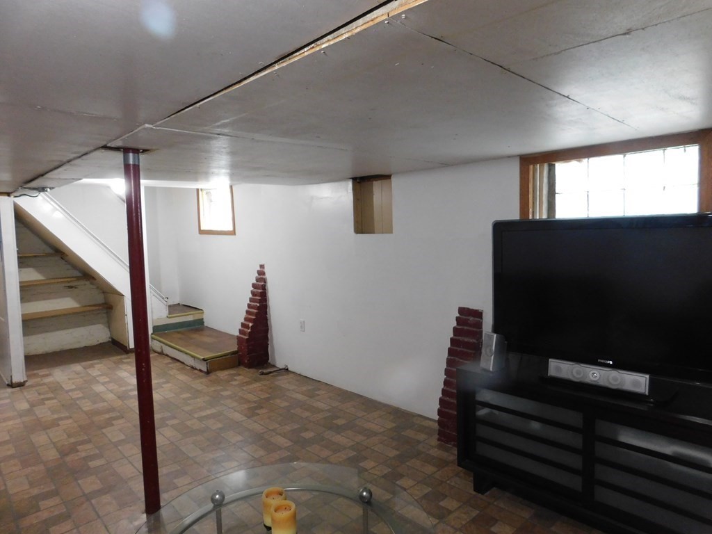 154 Orange Street Springfield, MA 01108 - Photo 29 of 35