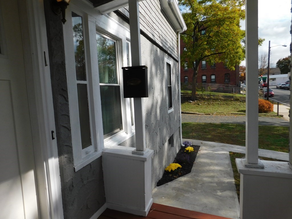 154 Orange Street Springfield, MA 01108 - Photo 7 of 35