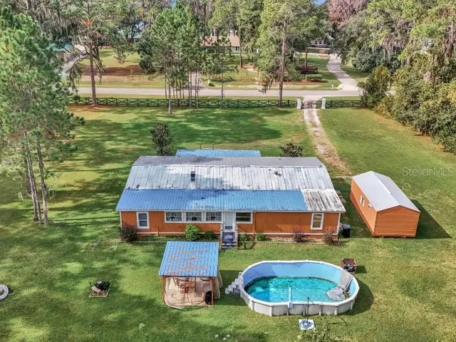 a view of a bunch of trees and houses